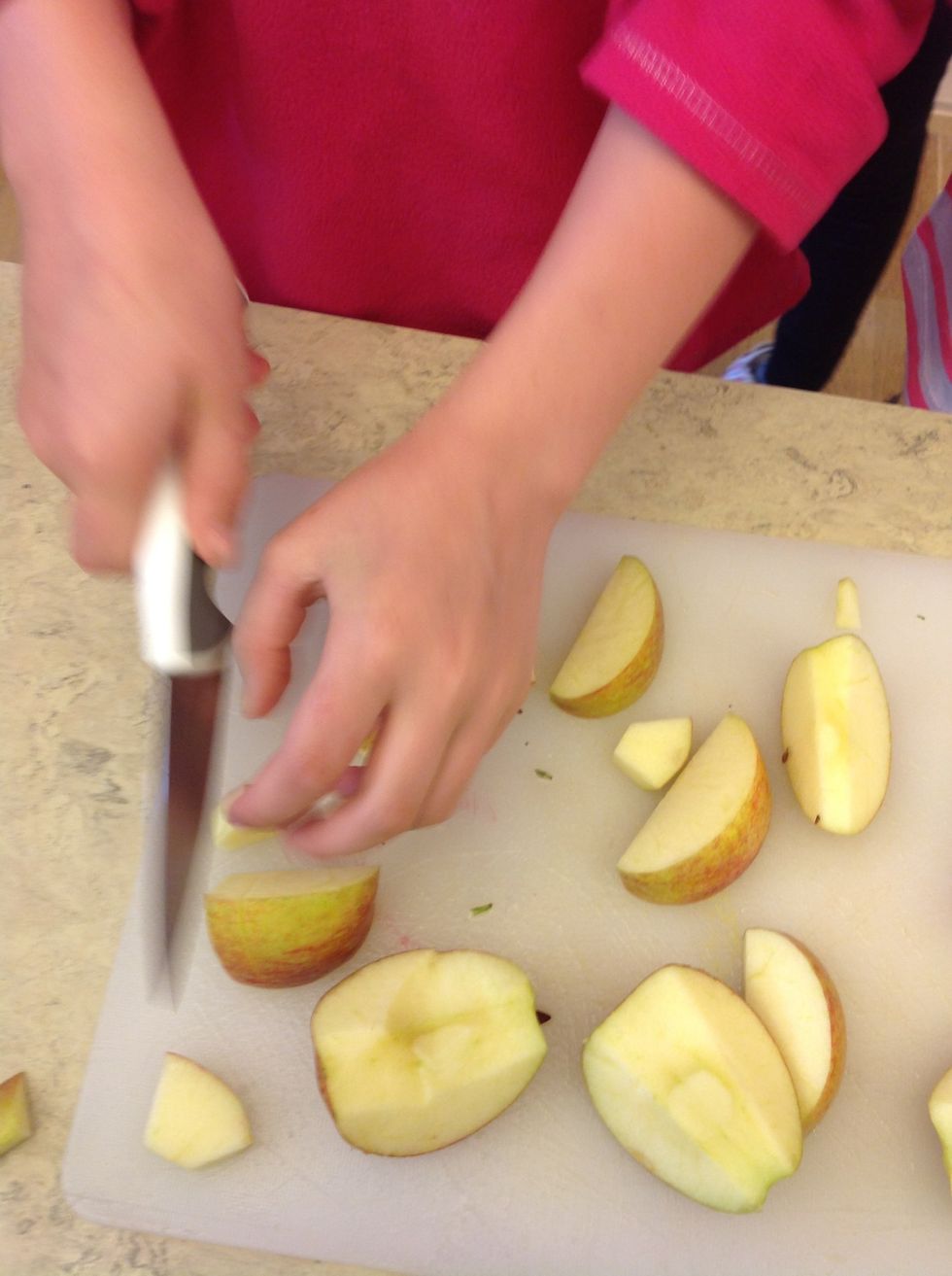 8. Cut the apples in small pieces.