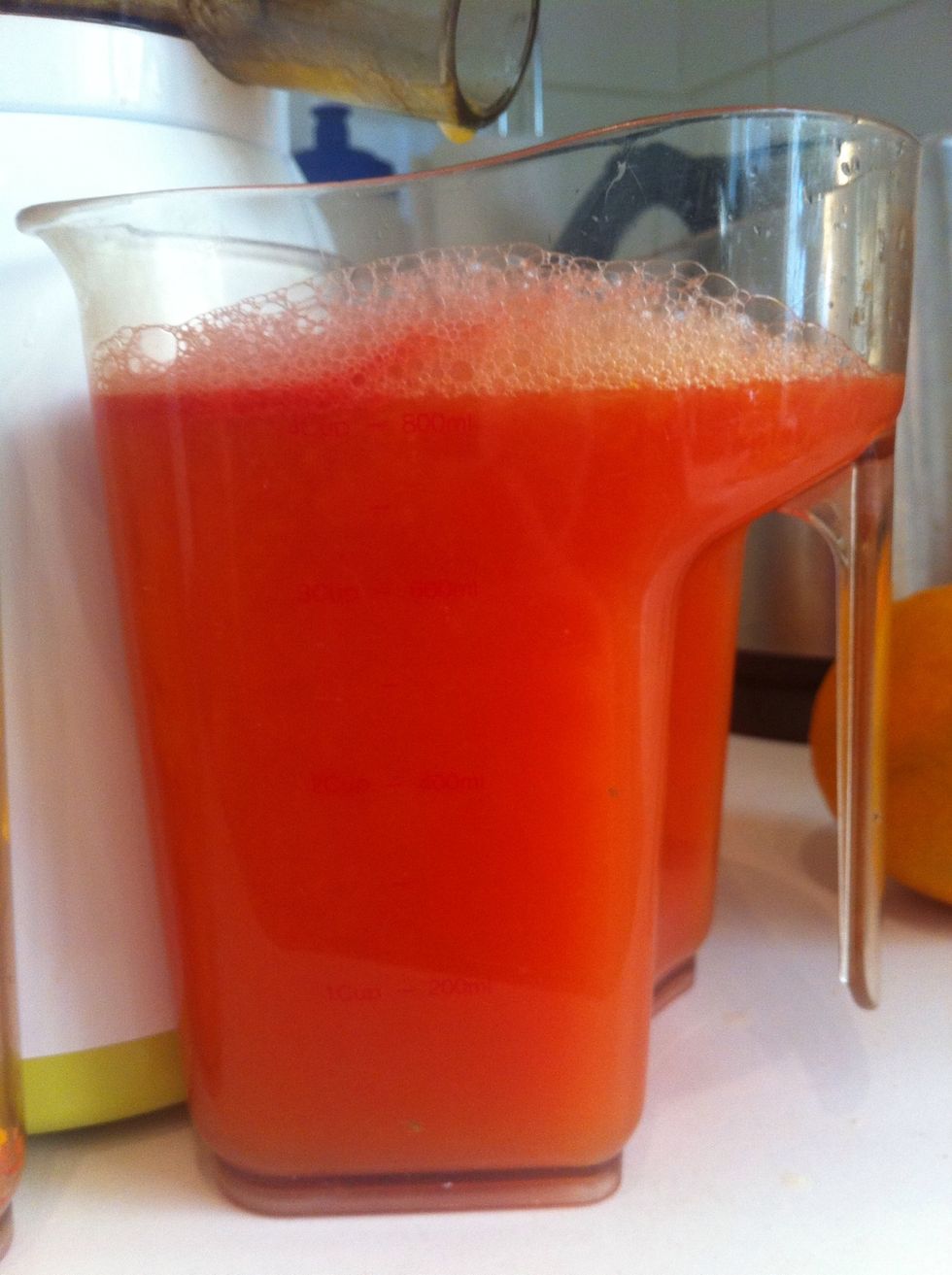 800ml fresh delicious juice! Amount will vary depending on fruit... This is enough for 2 nice size glasses!