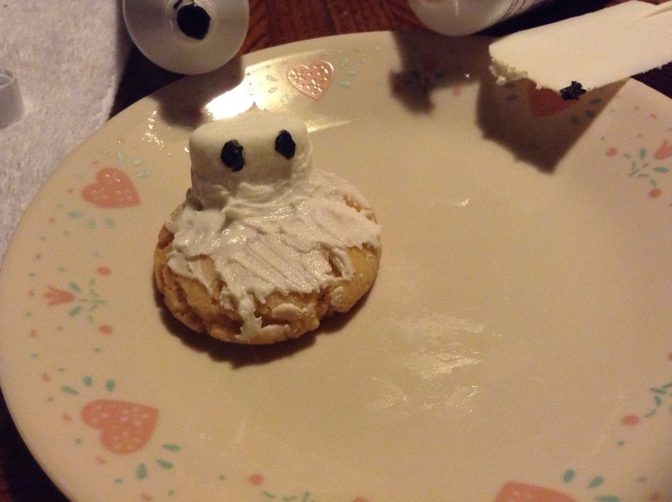 9.) Place marshmallow on cookie icing and add more cookie icing around neck to secure it. Decorate marshmallows with black cookie icing to make dots for eyes.