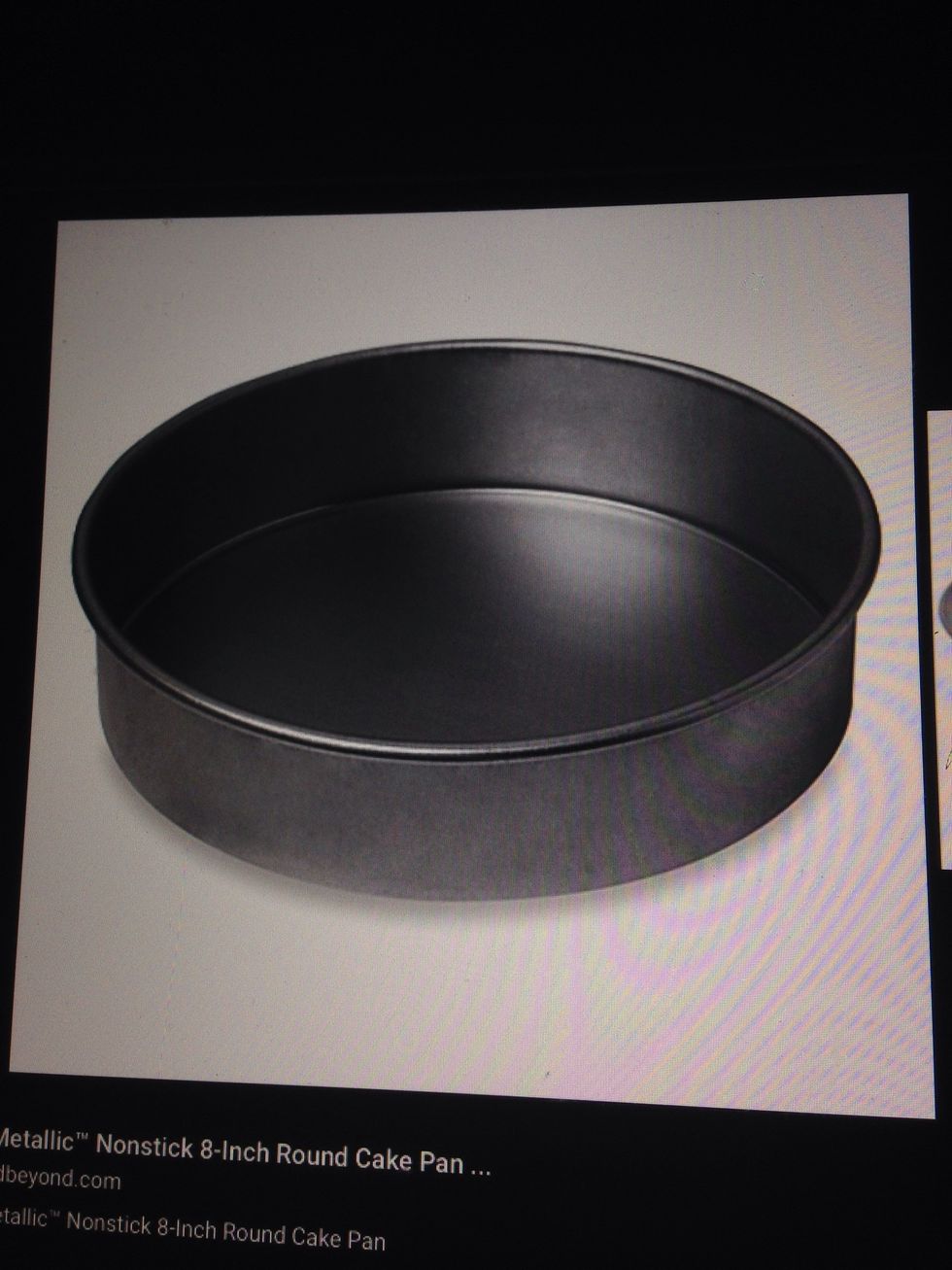 A 8 inch cake pan is used to make round cakes. I can use this to make round cakes.