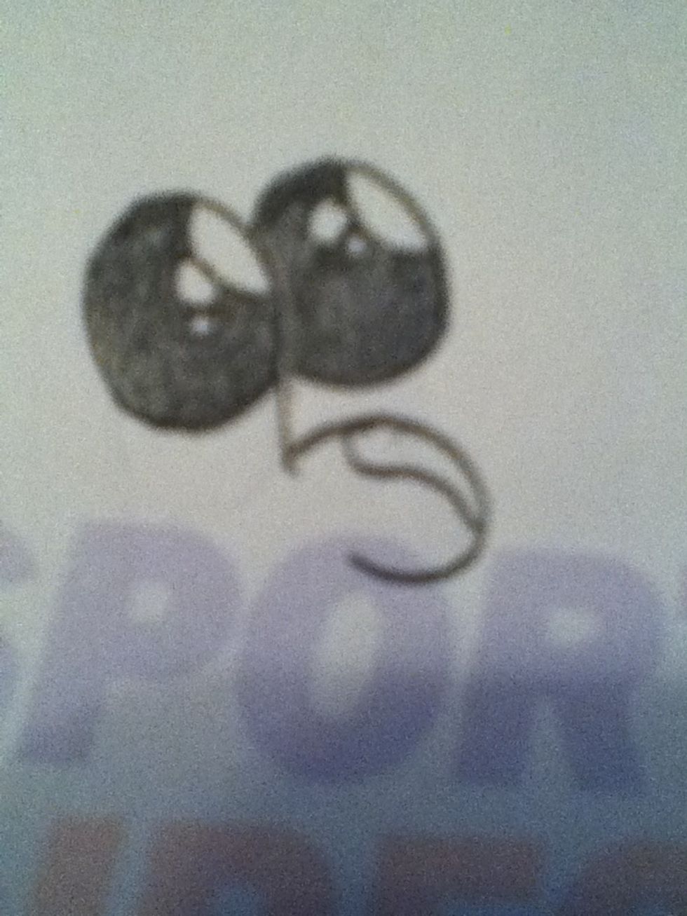 A bog curved nose and a drop of reflection; literally, a drop shape is best