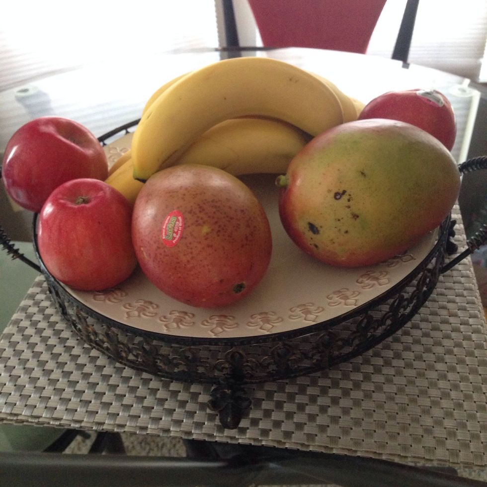 A cake tray that can be used as a fruit tray.