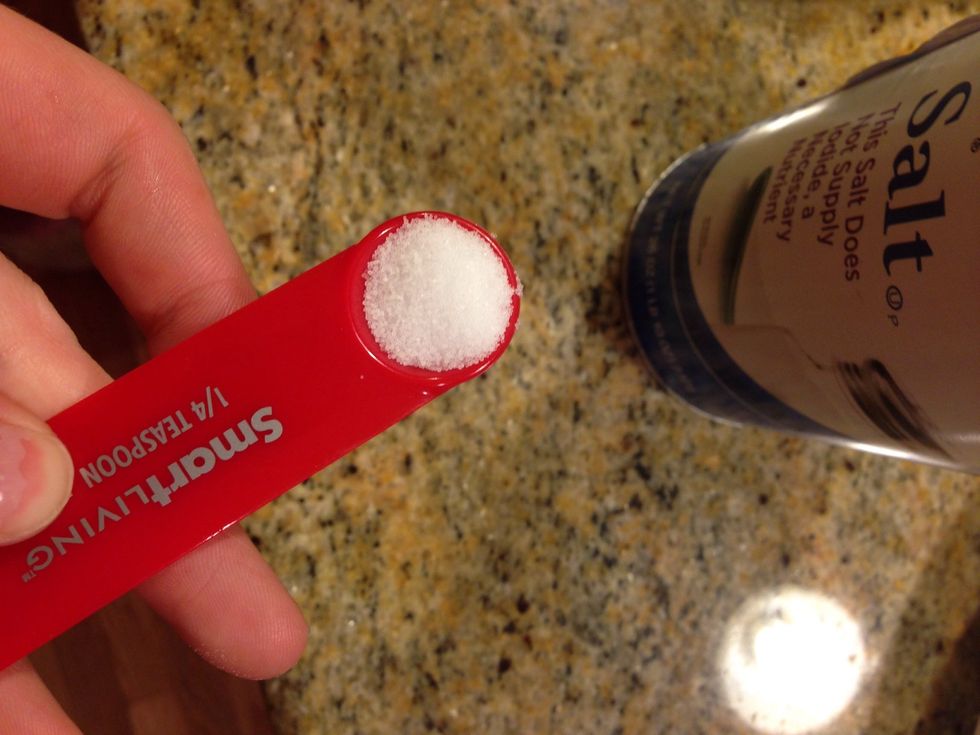 a close up of 1/4 teaspoon of salt
