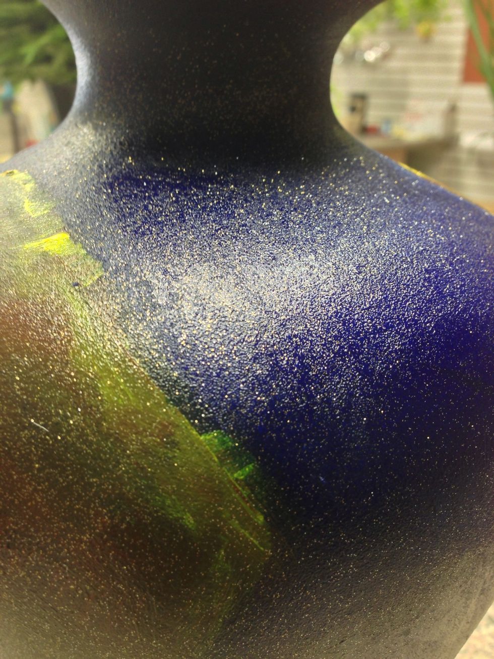 A close up of what the gold glitter looks like.