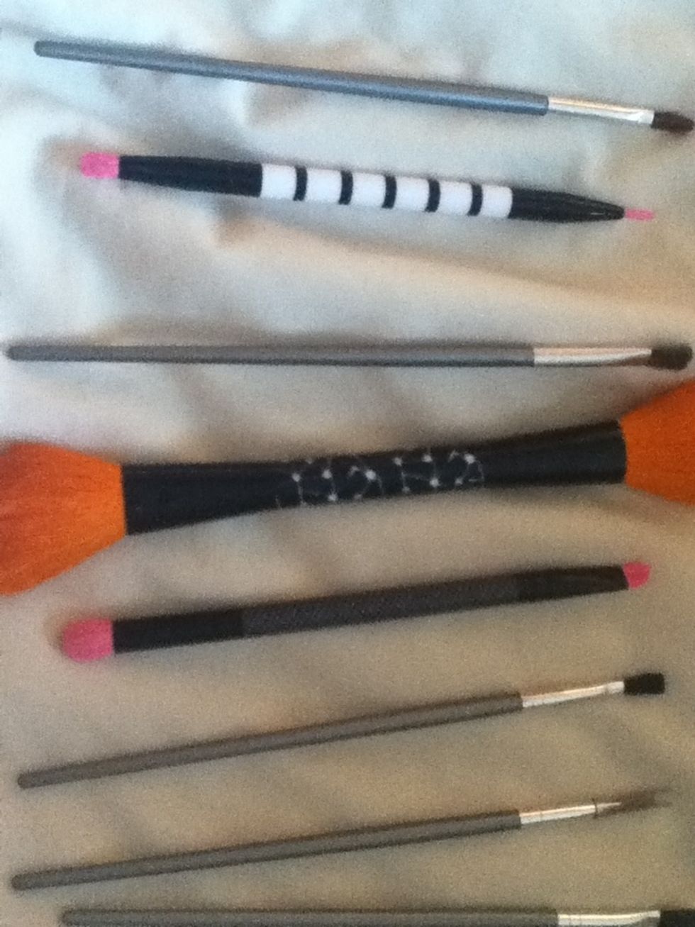 A different variety of brushes for applying makkeup
