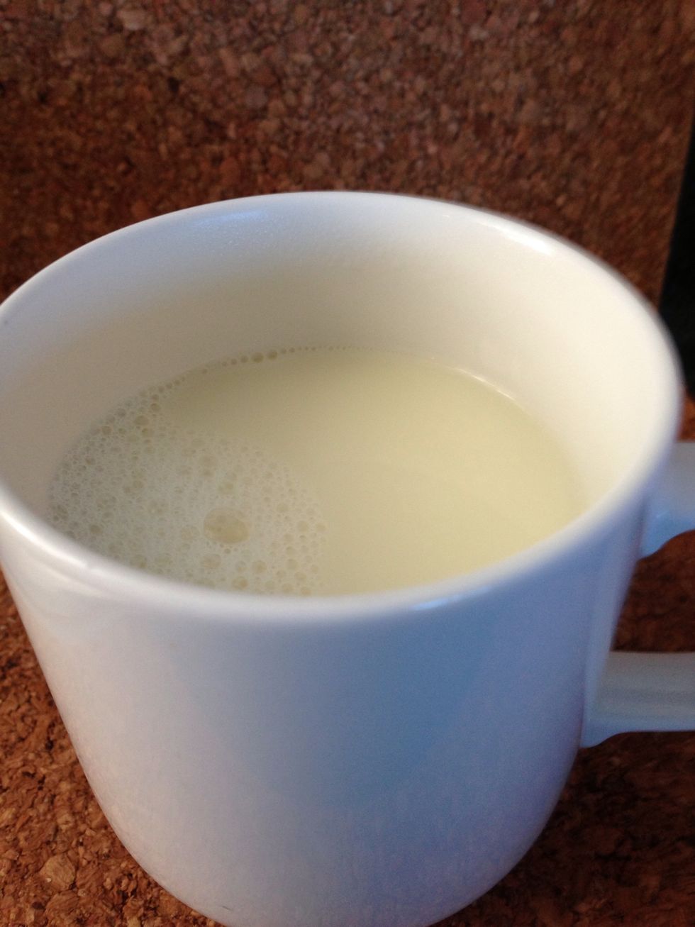 A hot cup of soya bean milk is now ready to drink, season with sugar if u want, or else, just drink it plain