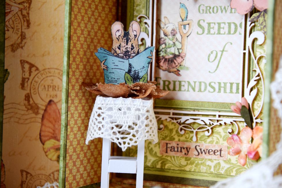 A little mouse sits on a small chair. What she reads?))