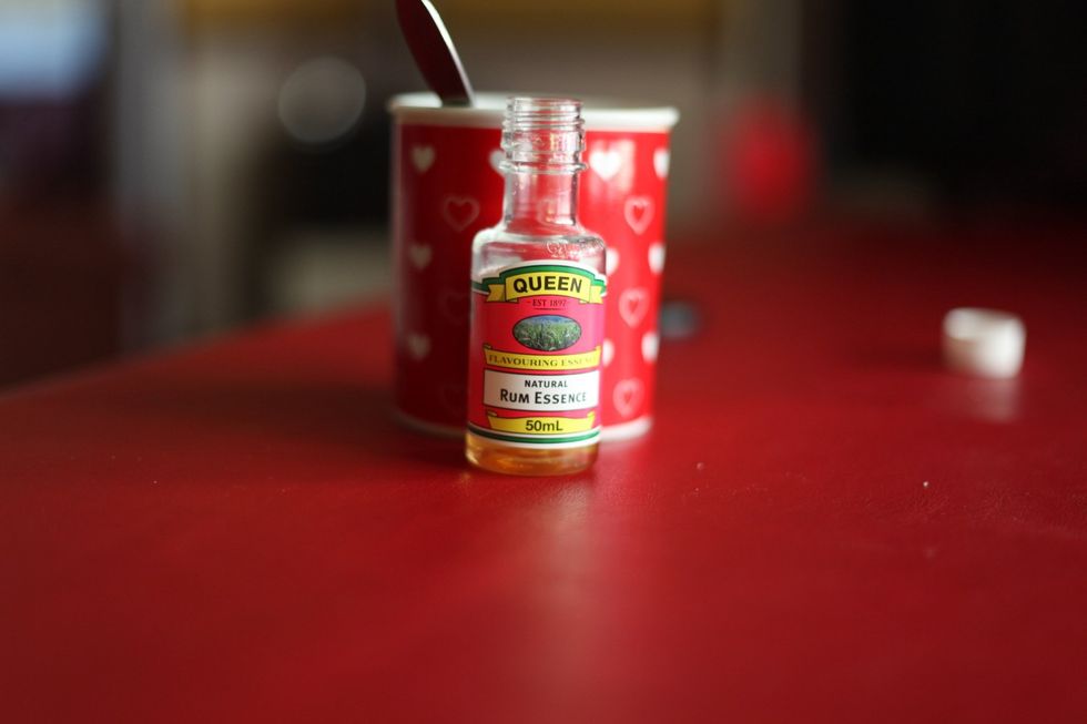 A little secret ingredient. Turn your coffee into an Irish sensation by adding just 2 drops into the coffee. Please do this before you add hot water.