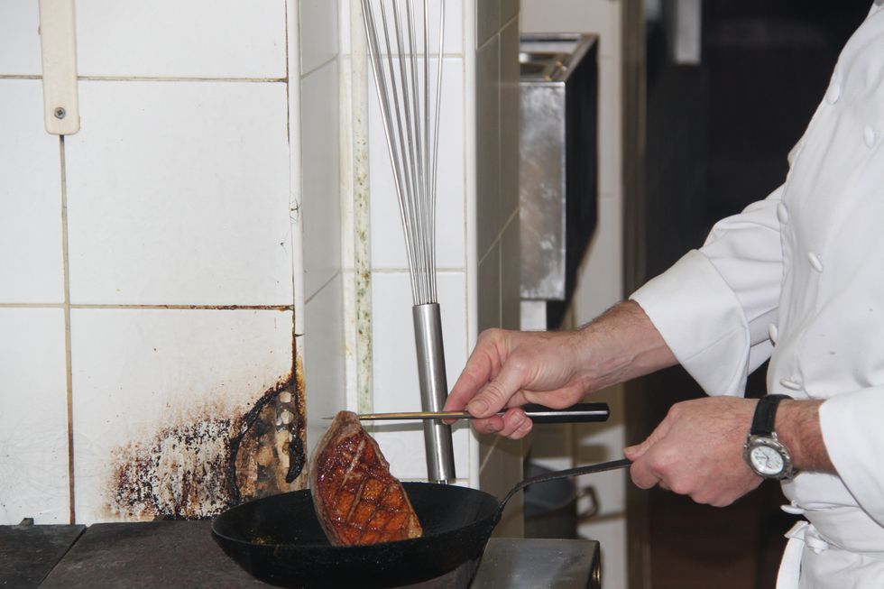 A low heat , heat a pan of grease.Once hot , add the duck breast in the pan on the fat side . Leave on low about 7 or 8 minutes fire with care not to burn . Turn around and leave the same time.