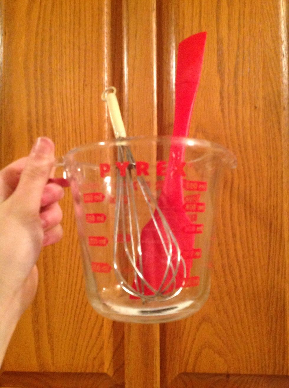 A measuring cup.