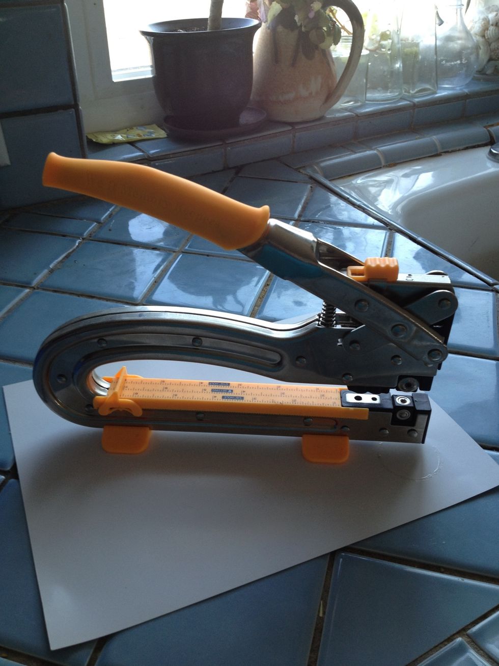 How to make jewelry or decorations out of tin can lids B+C Guides