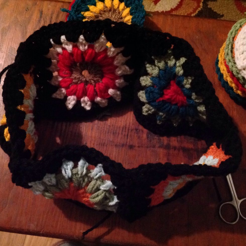 A ring of 5 squares.
