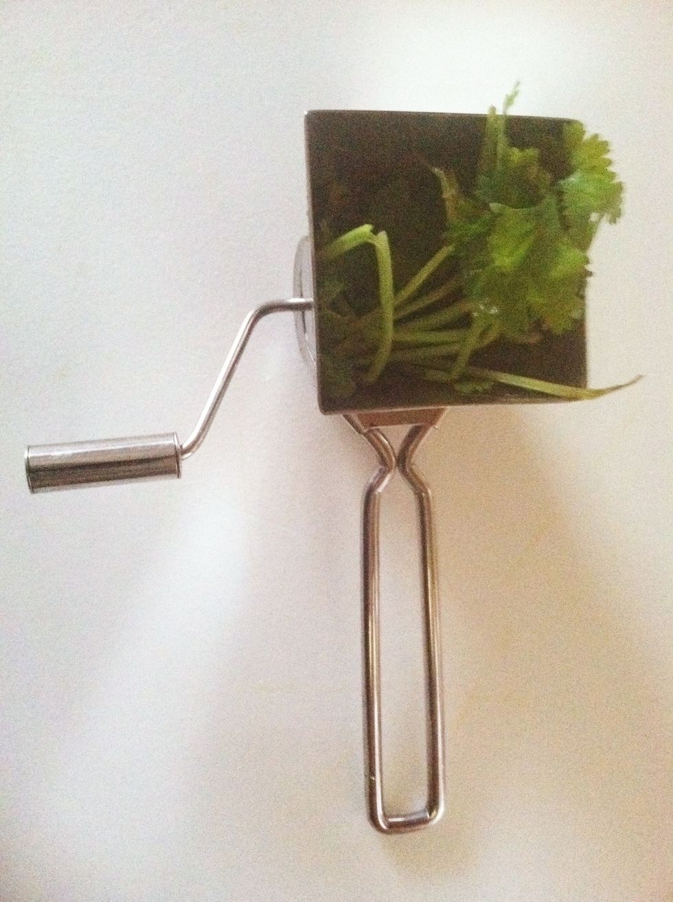 A rotary herb mill is sometimes suggested.
