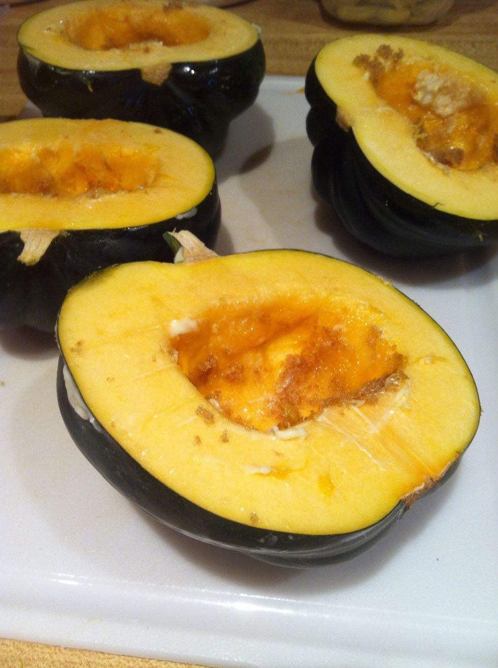 A\u00f1ada mantequilla y az\u00facar pero no a\u00f1ada mucho porque es no bueno para la salud.