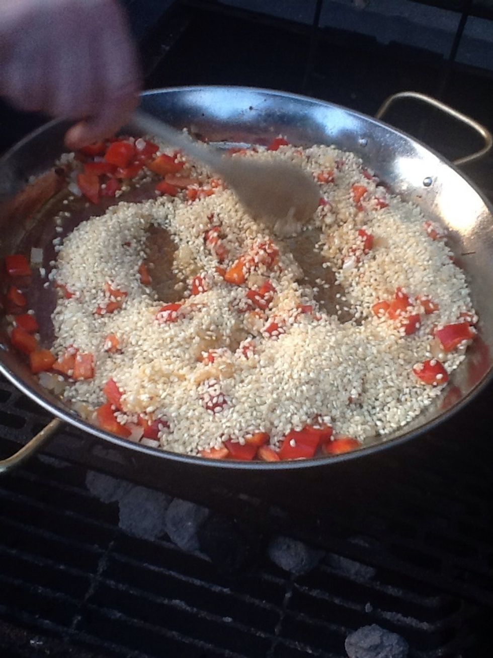 A\u00f1ade el arroz y m\u00e9zclalo bien