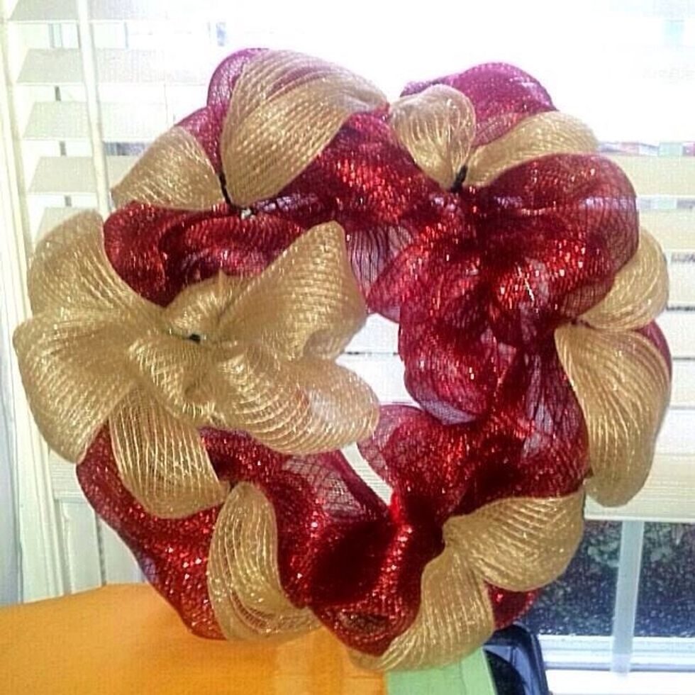 Accent color weaved through middle and outer rows.