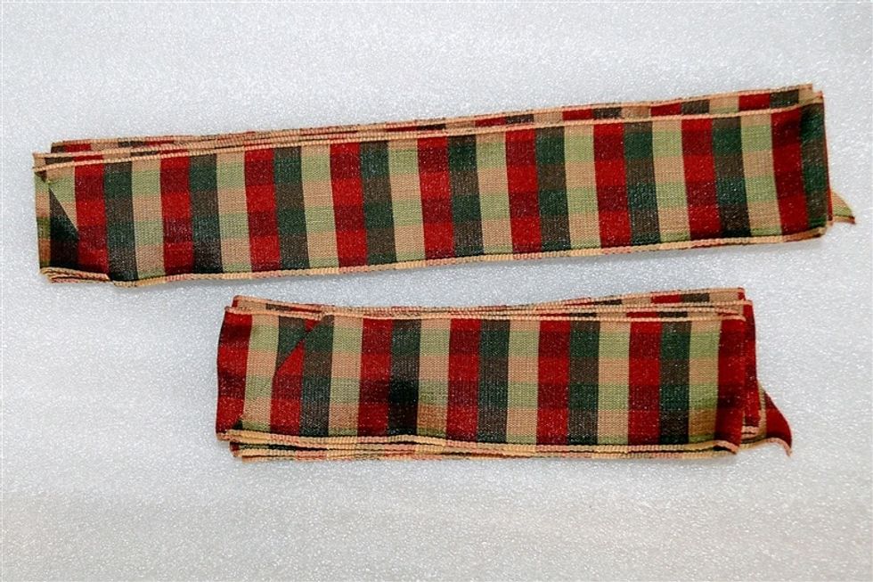 Accordion fold a second length of ribbon with four folds at each end. This section should be smaller than the first.