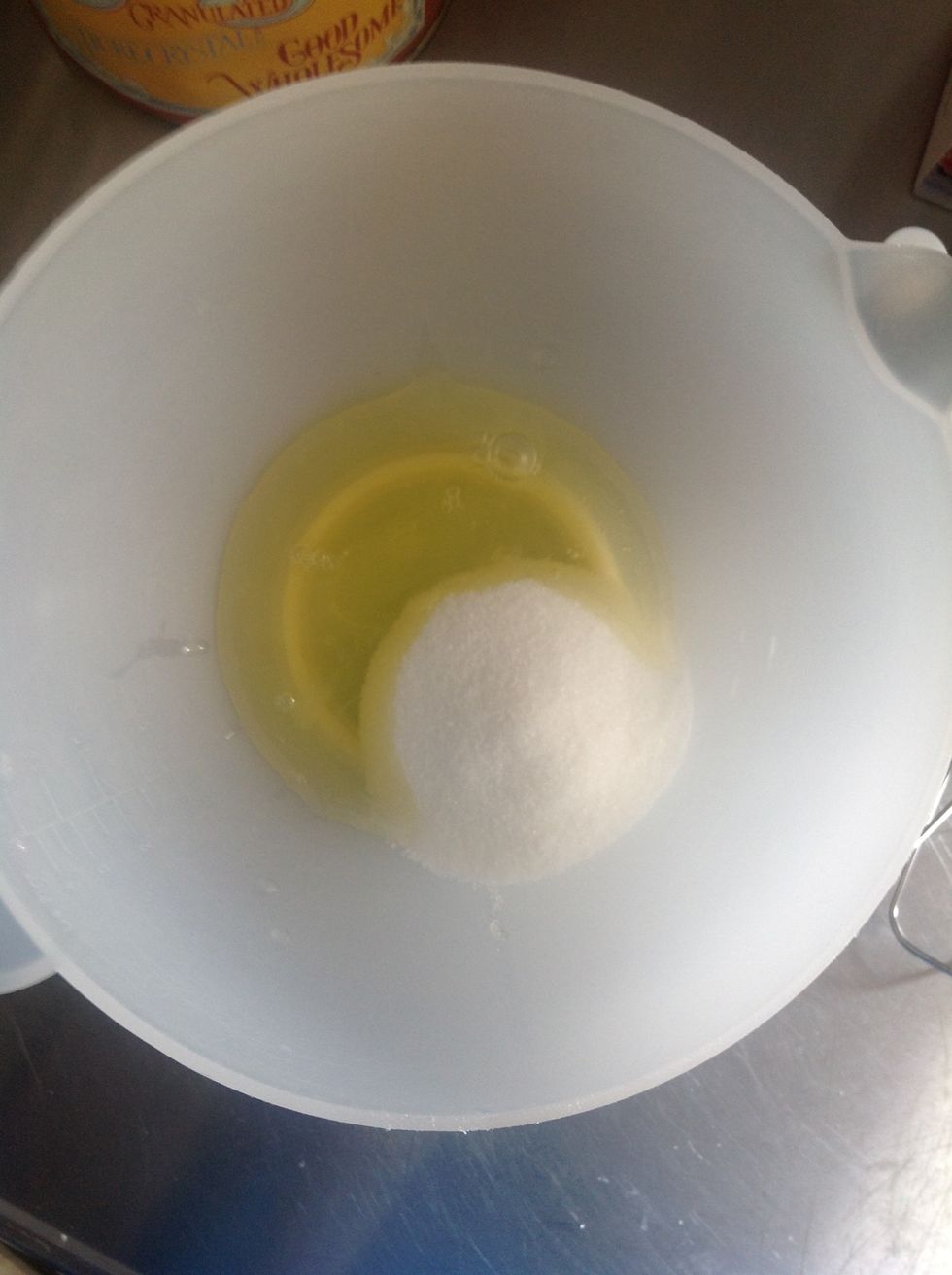 Add 0,4 cups ( 1dl ) sugar