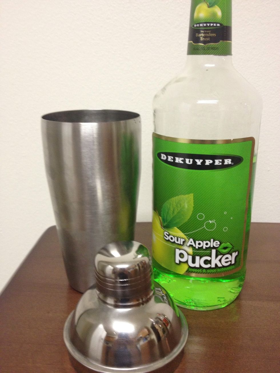 How to make an apple martini (appletini) B+C Guides