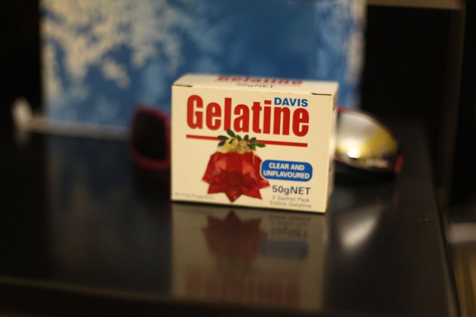 Add 1/2 a sachet of gelatin powder and stir with the pineapple jelly. We need extra gelatin for the next step. However 1/2 a sachet is enough.