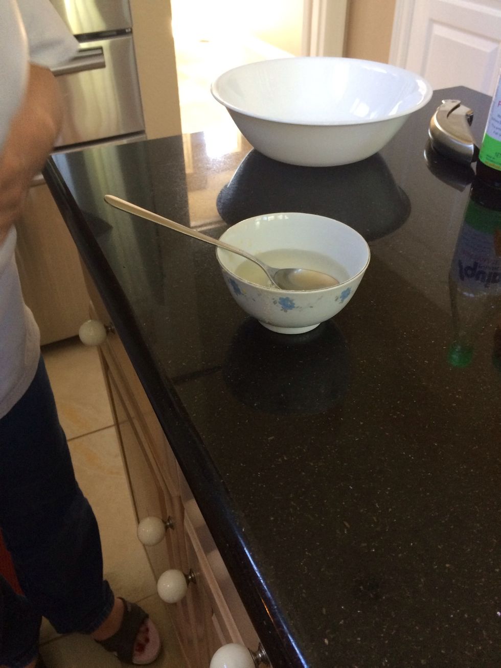 Add 1/2 bowl of white vinegar