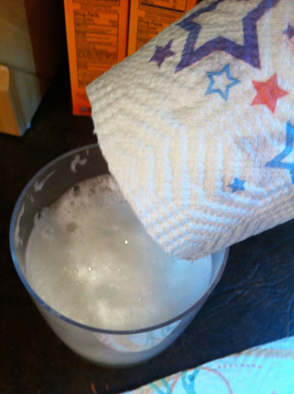 Add 1/2 roll of Bounty paper towels that have cut in half with butcher knife not serrated knife.