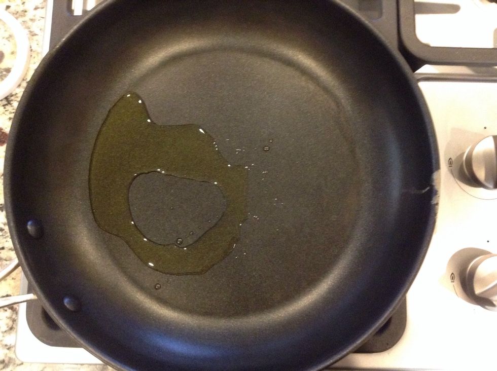 Add 1/2 tablespoon olive oil to a pan