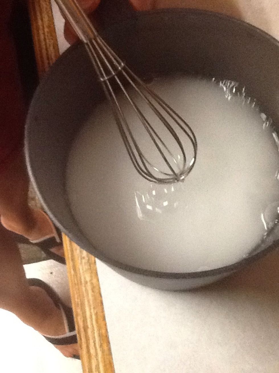 Add 1/3 cup of banking soda into a bowl. And add in 1 1/2 cups of warm water. Give a little mixe.