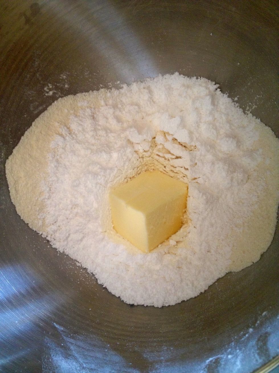 Add 1 cup flour, 1/3 cup powdered sugar, 6 Tbsp unsalted butter and 1/4 tsp salt into a mixing bowl.