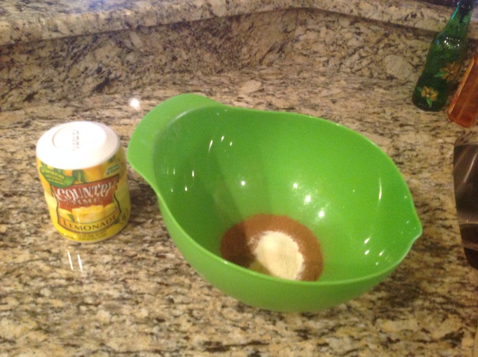 Add 1 cup of sweetened lemonade powder into the large bowl.