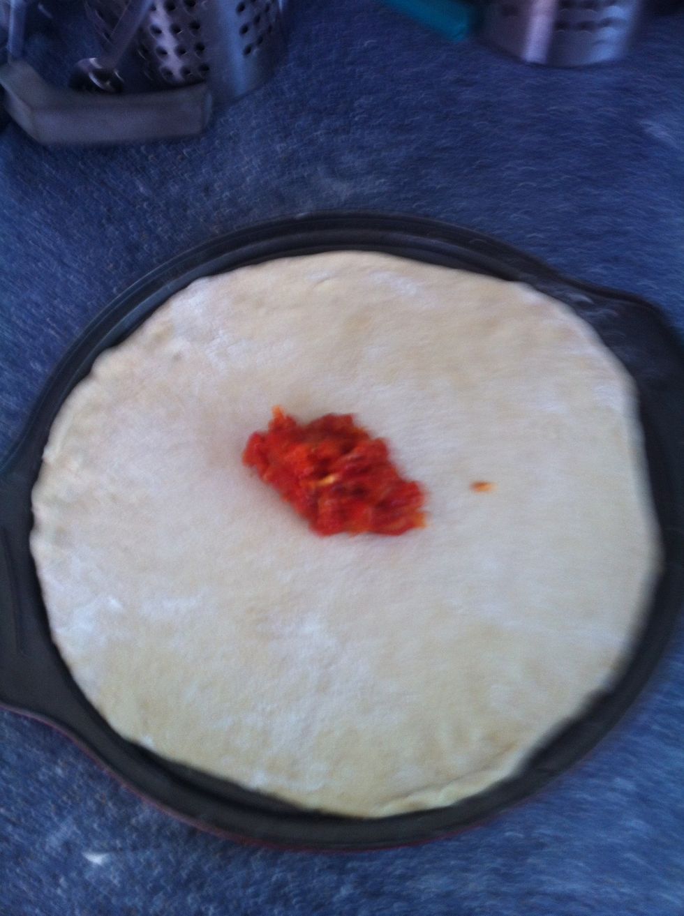 Add 1 ladle of the cold tomato topping...