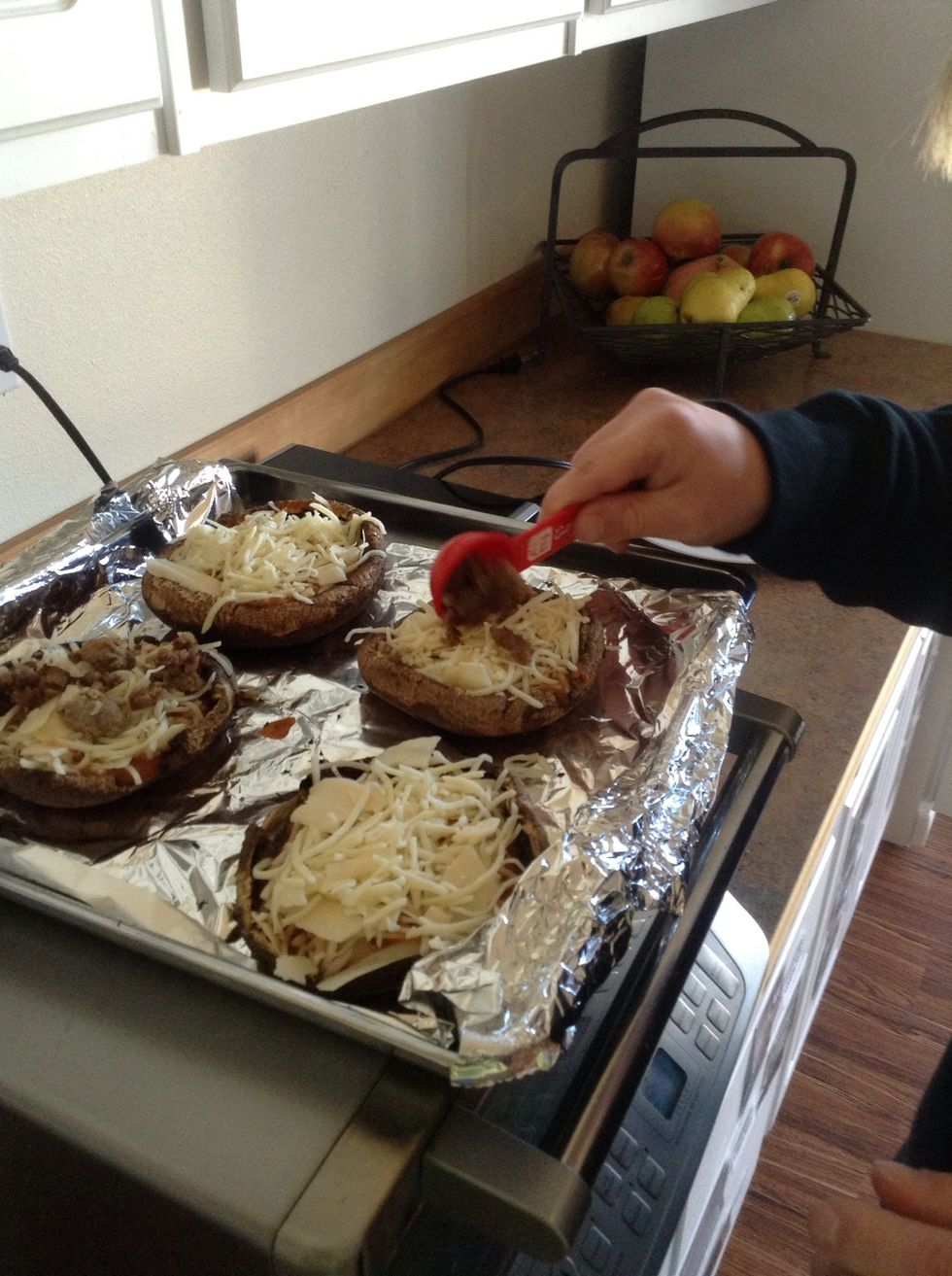Add 1 tablespoon of sausage to each mushroom cap.