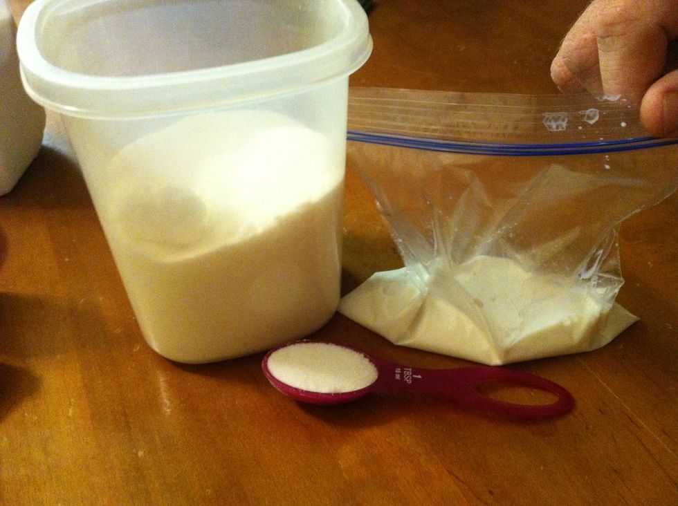 Add 1 tablespoon of sugar to the bag with milk and vanilla.