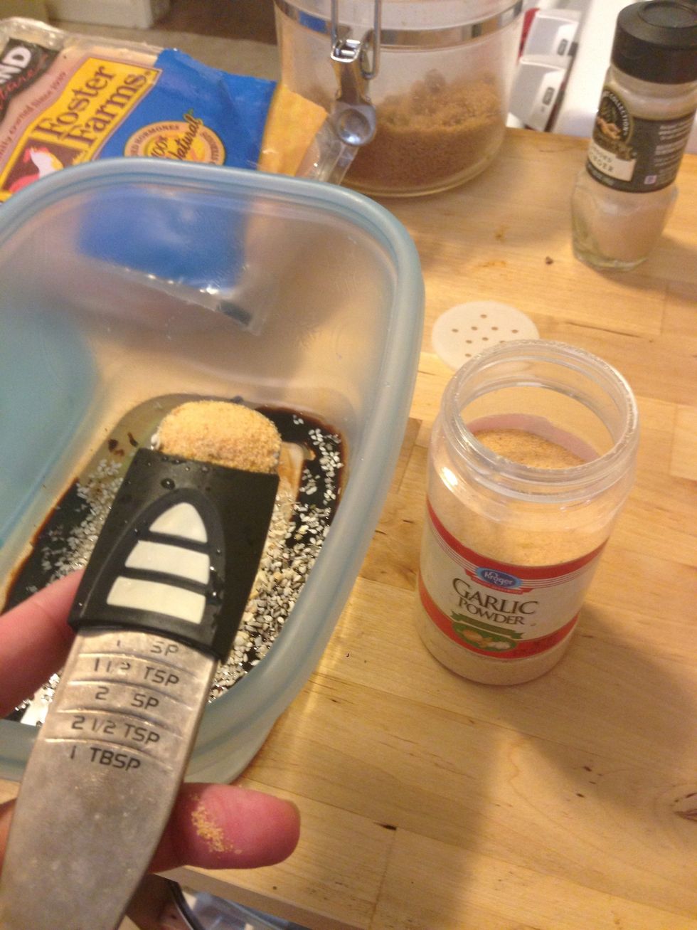 Add 1 tsp garlic power to the mixture.