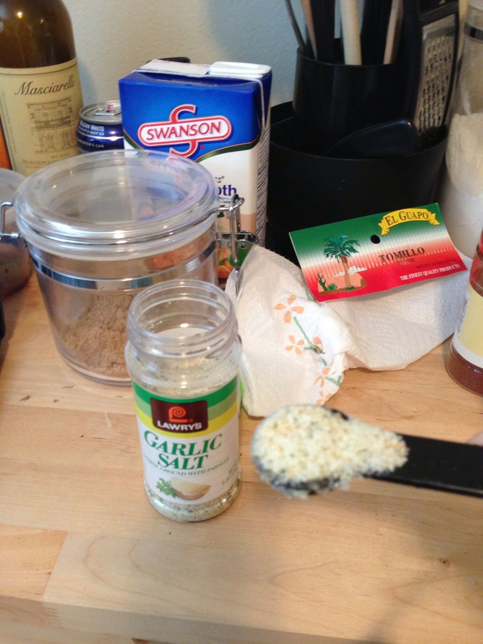 Add 1 tsp of garlic salt to the bowl.