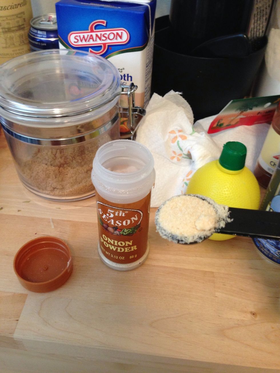 Add 1 tsp of onion powder to the bowl.