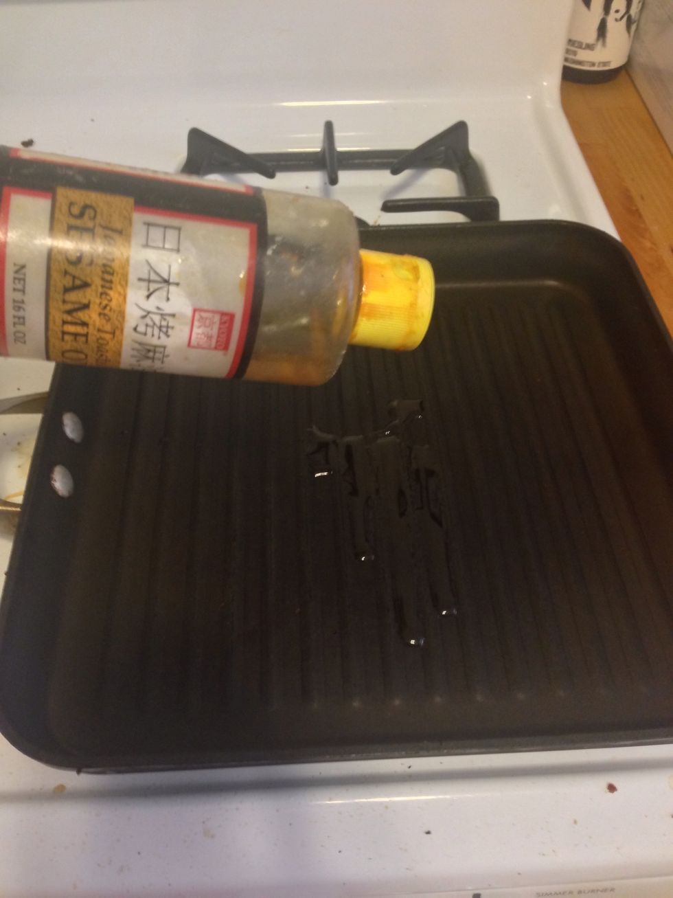 Add 1 tsp of sesame oil to a pan and turn it on high heat.