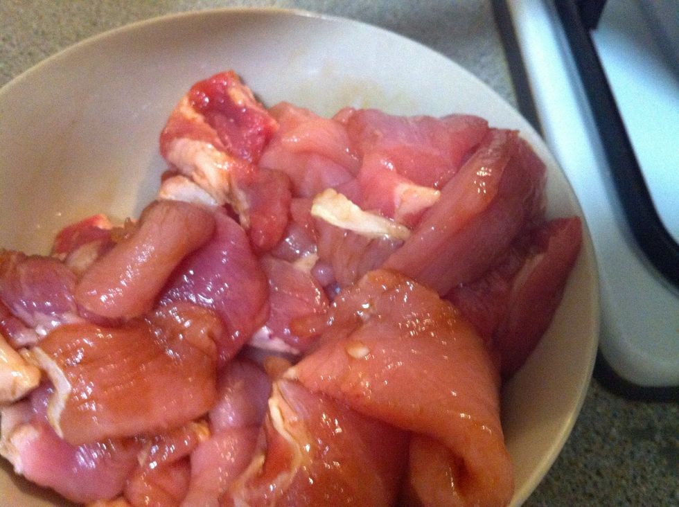 Add 1 tspn light soy to the thinly sliced pork. Stir well.