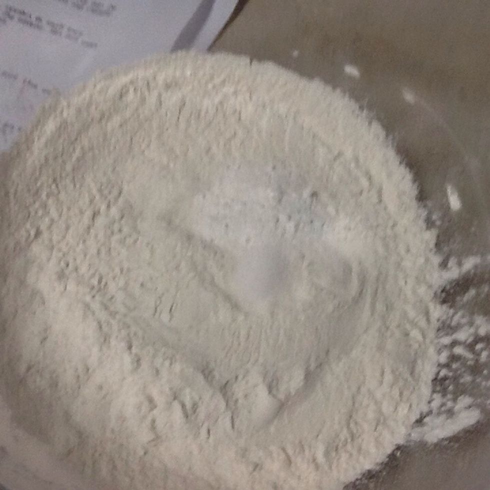 Add 10 mL of baking powder and 125 mL of into the same bowl