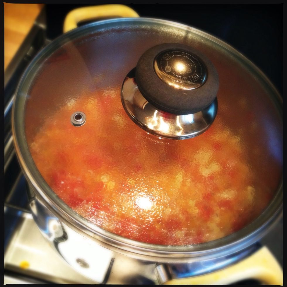 Add 1,5 cups of water together with the rice in the baked vegetables. Let this simmer for the time the rice needs to cook, in my case; 8 minutes.