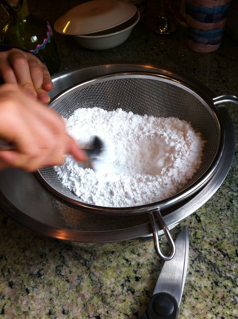 Add 150g sifted powdered sugar to the almond flour