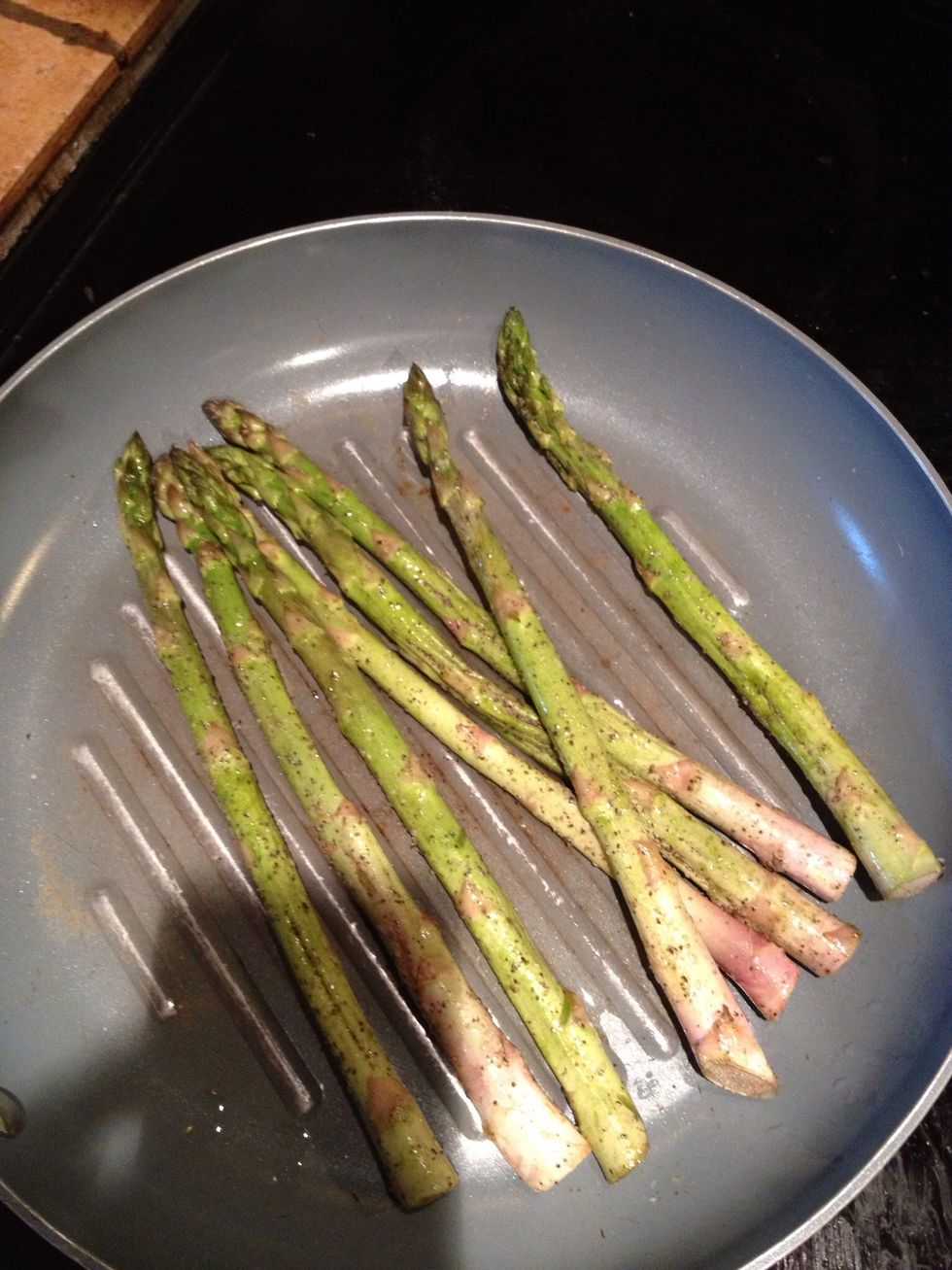 Add 1tbsp coconut oil and add asparagus and grill on med heat