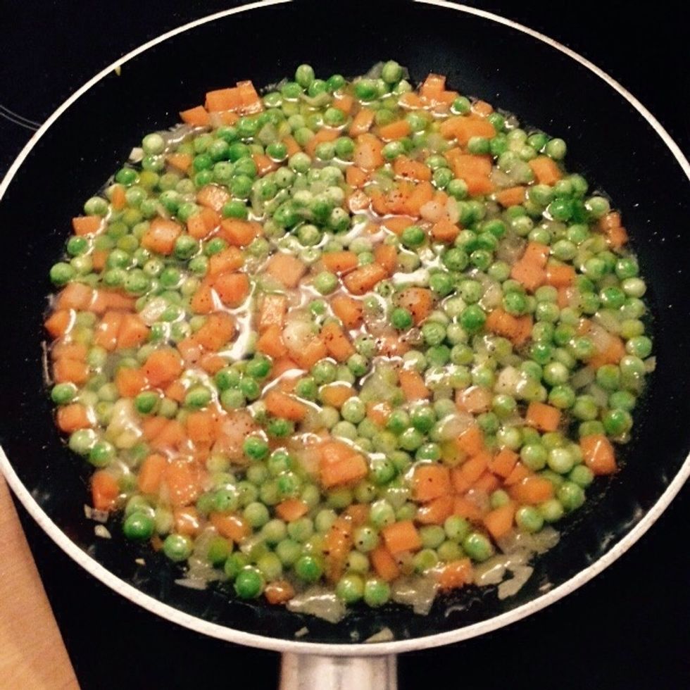 Add 2/3 of the stock, cover and let cook gently for about 15min. In case you want to use vegetable stock you can find how to make it among my other guides.