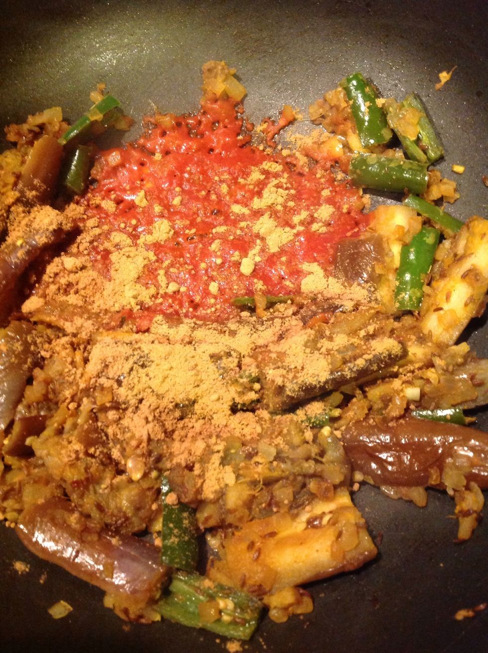 Add 2-3 tbsp tomato sauce and 1 tsp curry powder. Add half a lemon's juice. Cover and let cook for 5 minutes. Keep mixing frequently.