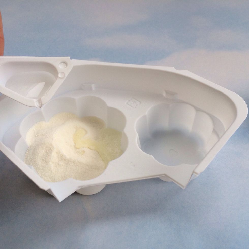 Add 2 Scoops of Water with included Water a Measuring Cup