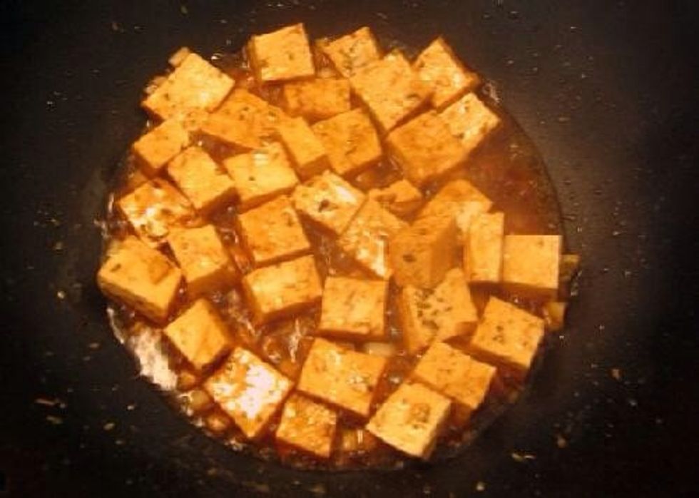 Add 2 tablespoons of soy sauce, increase the heat to maximum, then let sautee for a minute. 10
