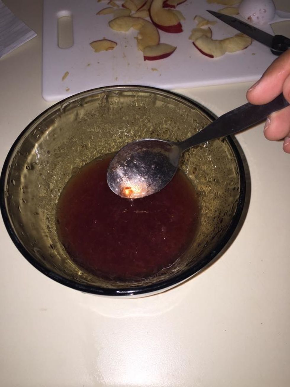 Add 2 tablespoons of water to the preserve and mix.