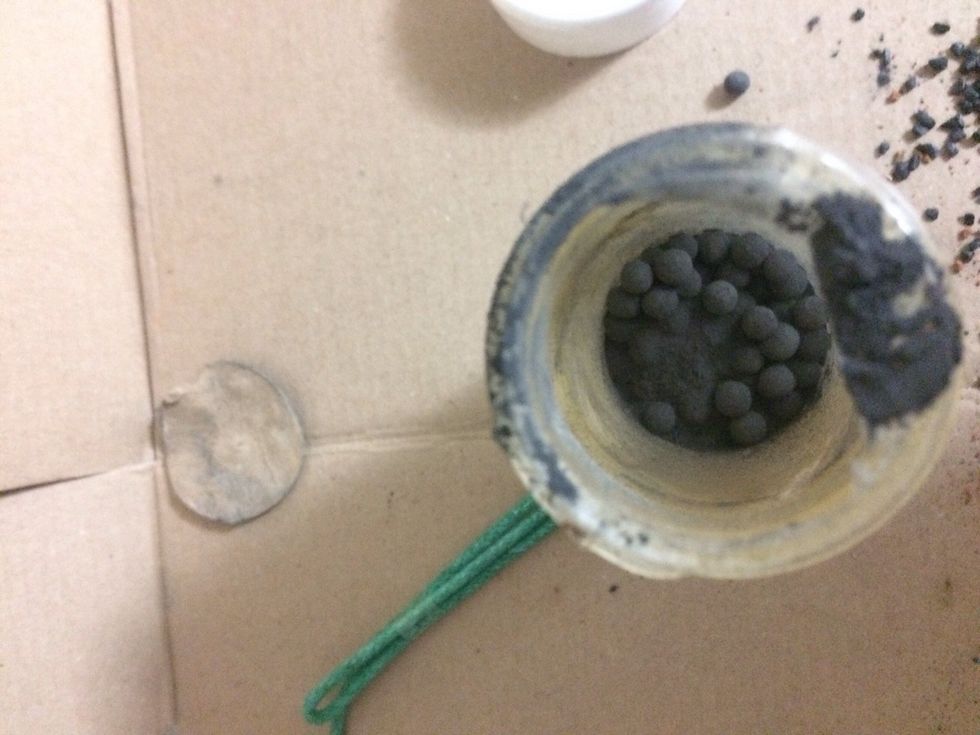 Add 2 tablespoons of white flash powder