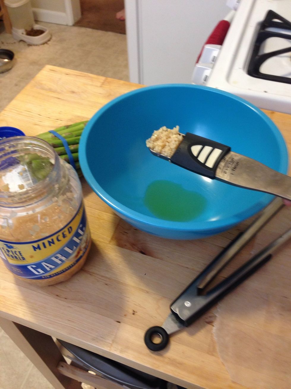 Add 2 tsp of minced garlic to the olive oil.