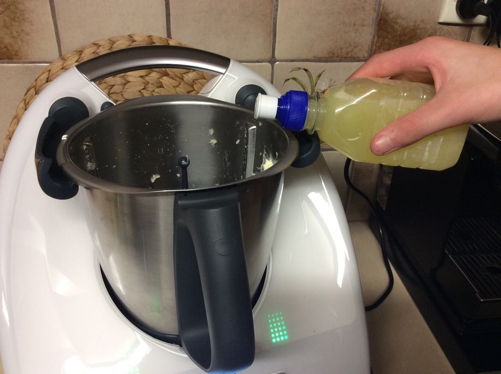 Add 20g of lemon juice